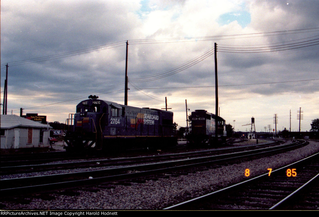 SBD 2764 & 4092 at the south end of the yard